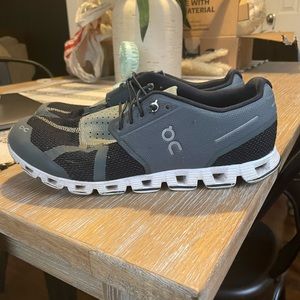 On Running Cloud 5. Color Lead/Black